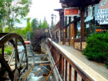 A one and a half hour drive from Denver, you find Estes Park. Even though this is a touristy area, it is a great experience. This water wheel was a hidden treasure that I found in a side street. It is definitely worth the drive!